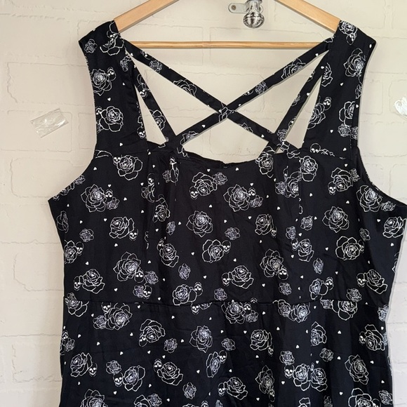 Torrid dress Black white skull rose floral retro swing dress 26 4X NEW - Picture 3 of 8